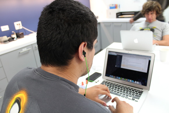 how to wear cordless earbuds the controller is to heavy